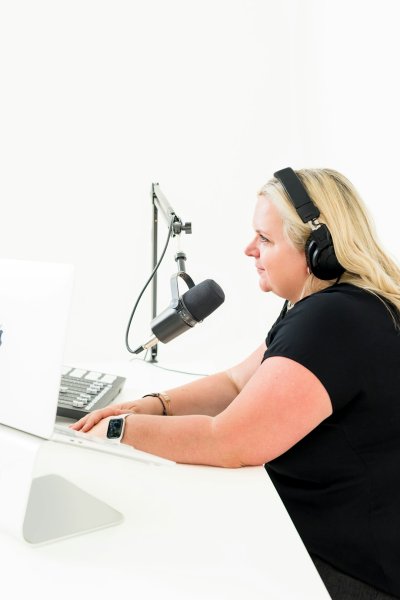 Tien podcasts die je volgende roadtrip redden